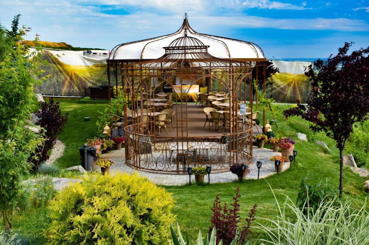 Casa Timis - Wellness & Spa Resort Chiţorani エクステリア 写真 The Greenhouse