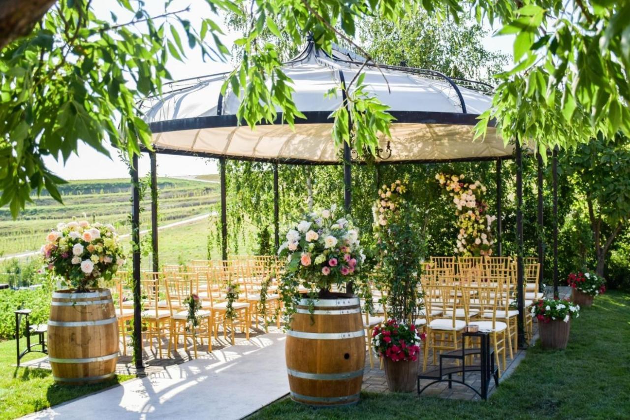 Casa Timis - Wellness & Spa Resort Chiţorani エクステリア 写真 Wedding at the winery