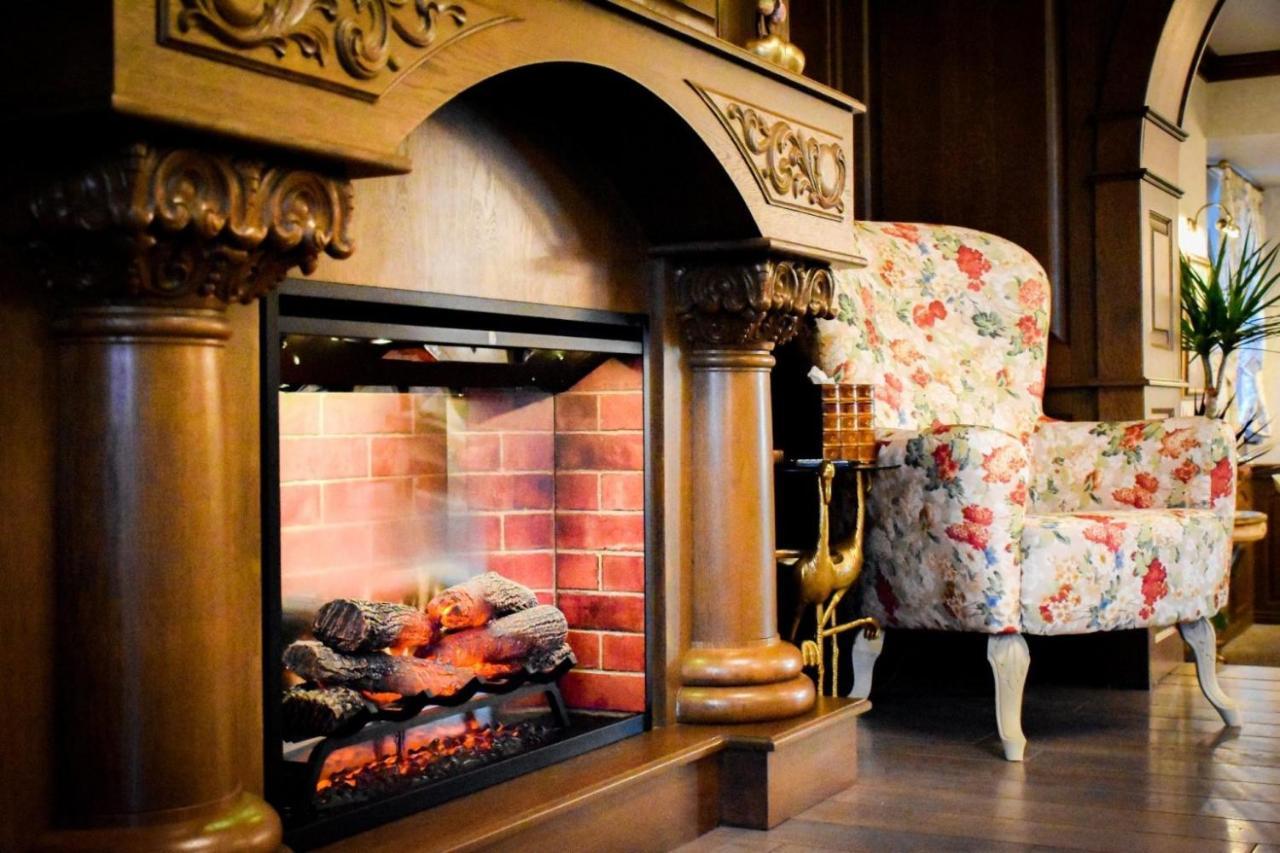 Casa Timis - Wellness & Spa Resort Chiţorani エクステリア 写真 A fireplace