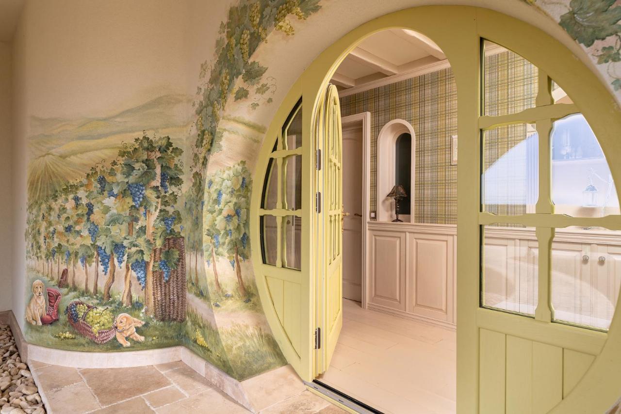 Casa Timis - Wellness & Spa Resort Chiţorani エクステリア 写真 A door in a hobbit hole