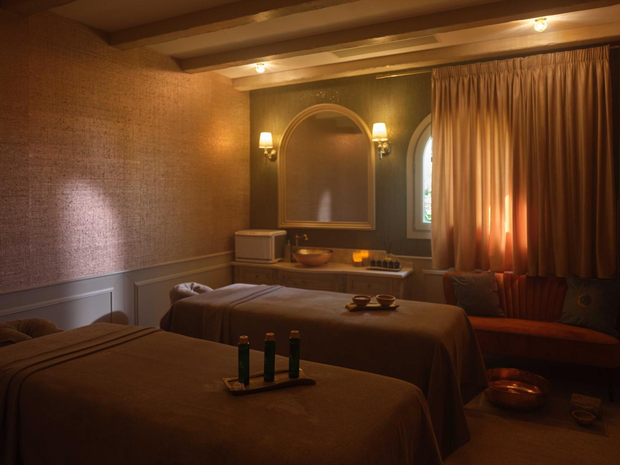 Casa Timis - Wellness & Spa Resort Chiţorani エクステリア 写真 A treatment room at the spa