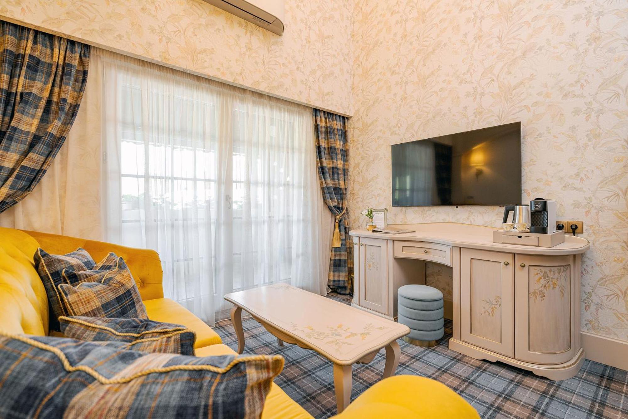 Casa Timis - Wellness & Spa Resort Chiţorani エクステリア 写真 A room at the hotel